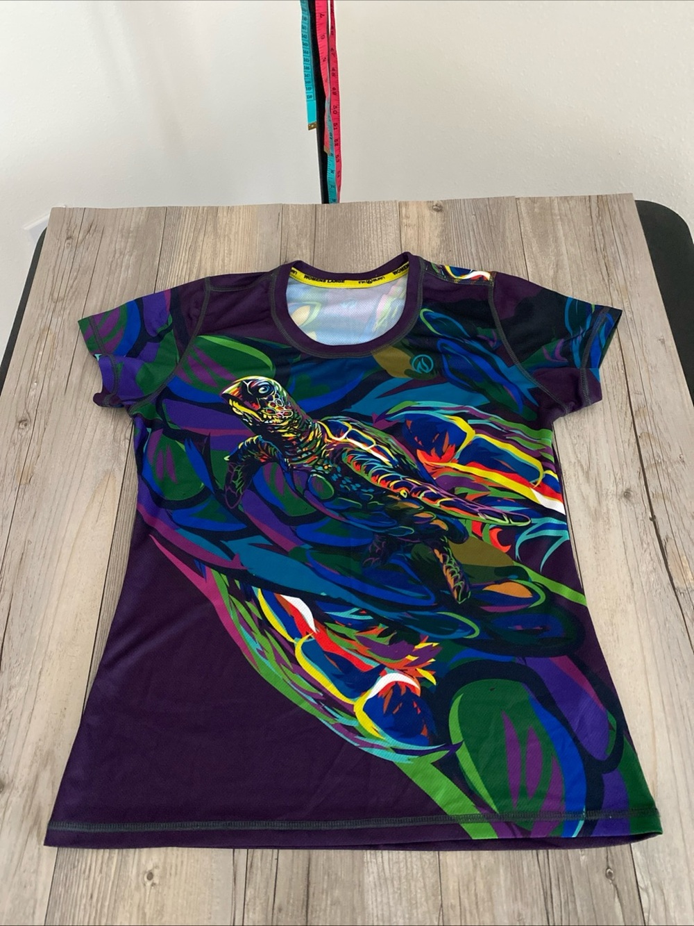 INKnBURN Women’s Honu Tech Activewear Shirt Vibrant Sea Turtle Made In USA Large